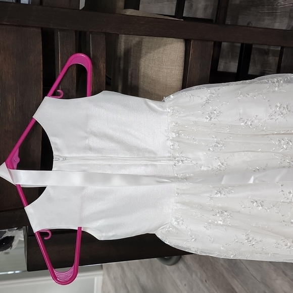 Dress - Picture 3 of 10